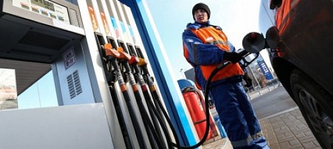 ФСБ обнаружила масштабные недоливы топлива на заправках в России.