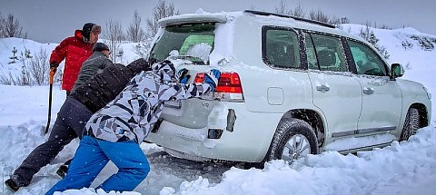 Что делать если машина застряла в снегу, песке или грязи?